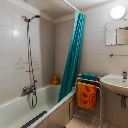 Apartment Front In With Wifi